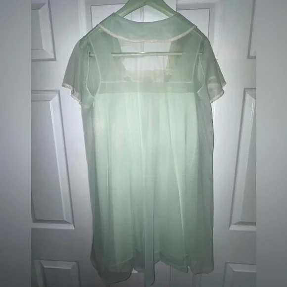1960’s Mint Green Chiffon Peignoir Set | Lace Nylon Nightgown & Robe |Sears - Picture 7 of 11